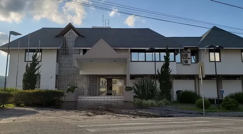  Homem que matou o pai por engano ao tentar acertar pedra no irmão é condenado