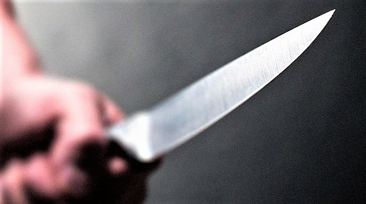  Adolescente é esfaqueada a caminho da escola