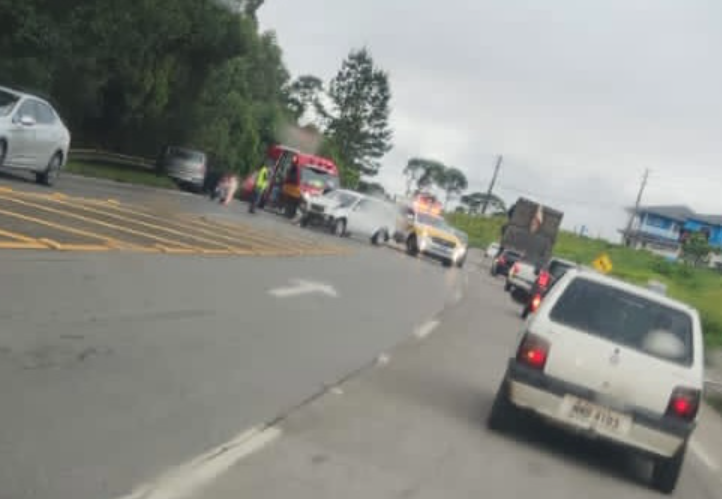  Acidente nas 27 curvas na manhã desta sexta-feira