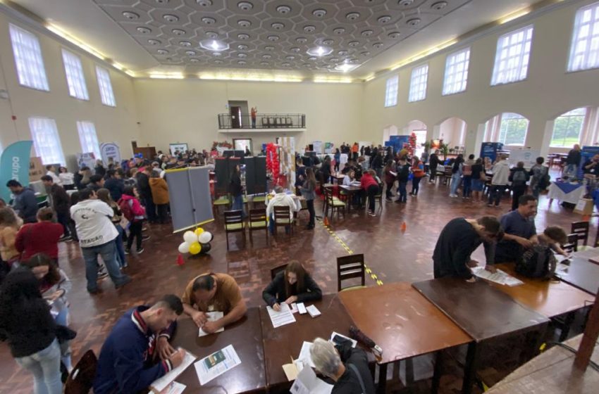 Mais de 700 candidatos no primeiro Feirão de Empregos de São Bento do Sul