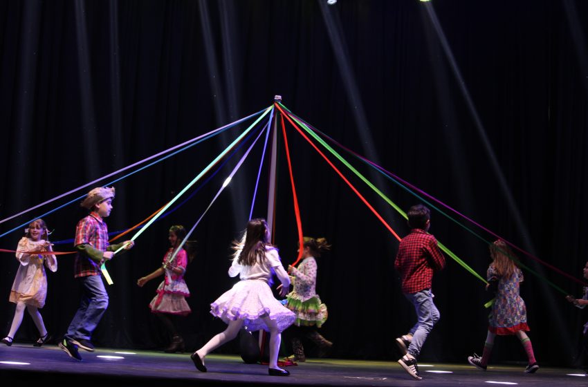  Nostalgia marca a abertura do 30º Festidança Escolar