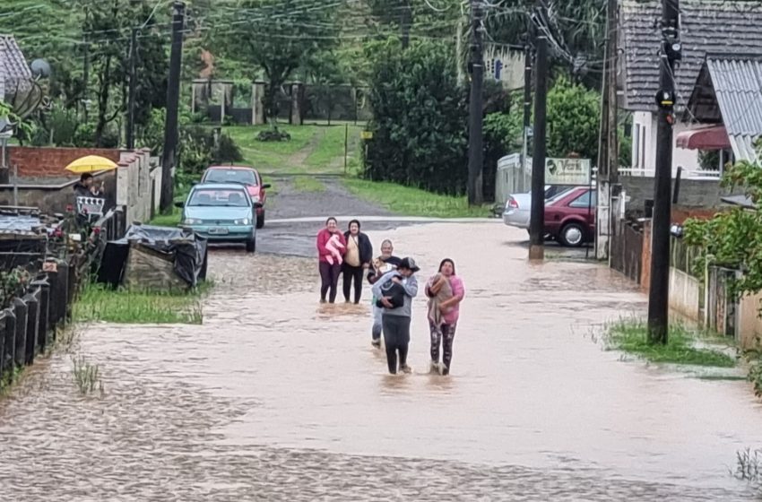  Prefeitura atua na recuperação de estragos causados pela chuva