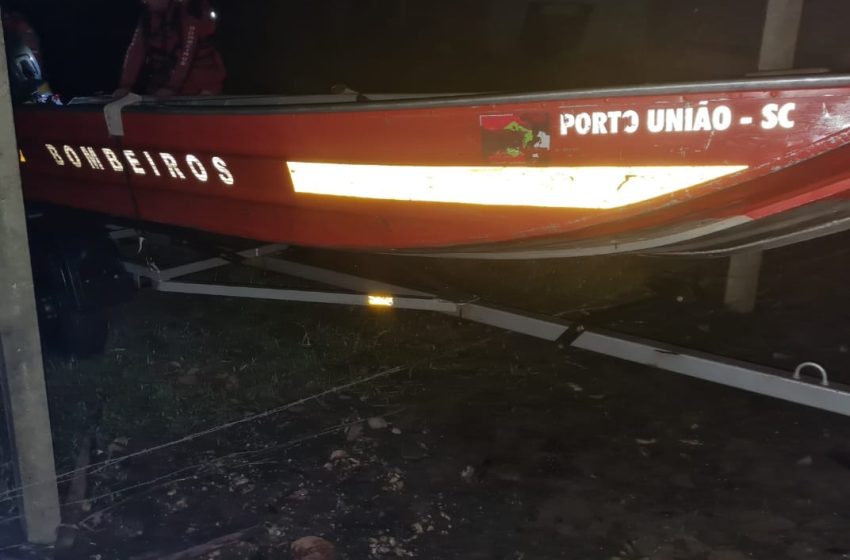  Homem de 60 anos é resgatado em área alagada