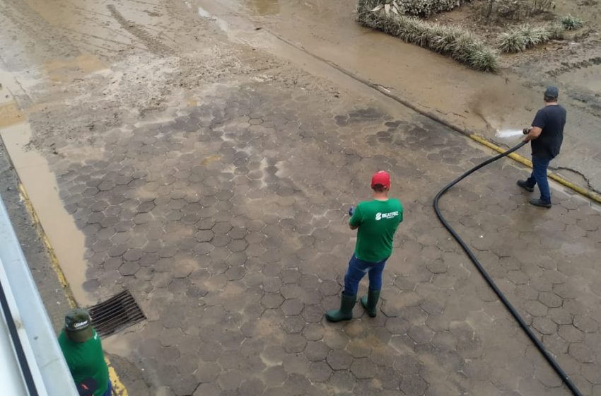  As cidades atingidas pelas cheias no Alto Vale do Itajaí começam a se reerguer.