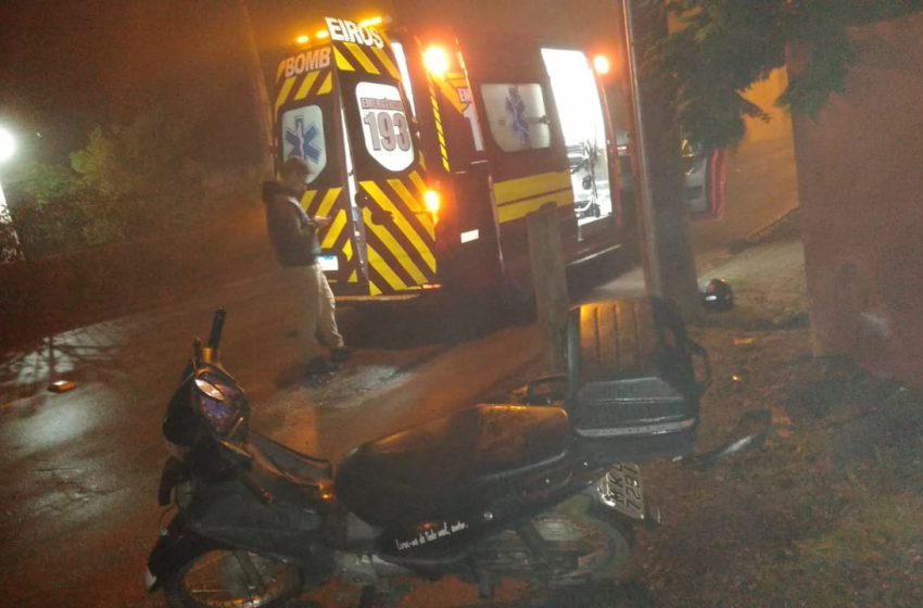  Queda de moto na madrugada deixa condutor ferido
