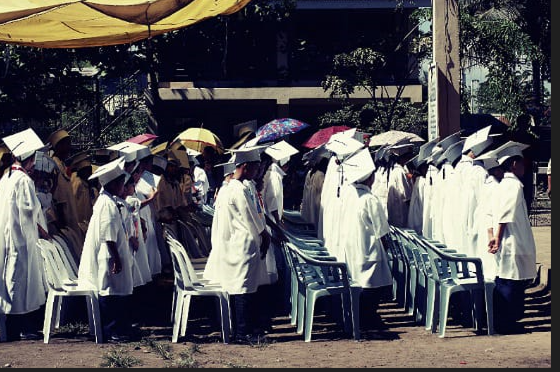  Família de aluno com espectro autista “esquecido” em foto de formatura será indenizada