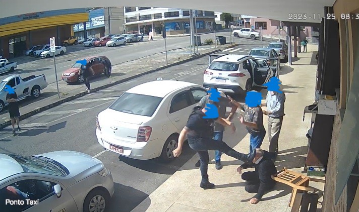  COVARDIA: Taxista sofre agressão no Centro