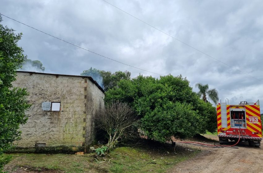  Incêndio destrói estufa de secagem de fumo