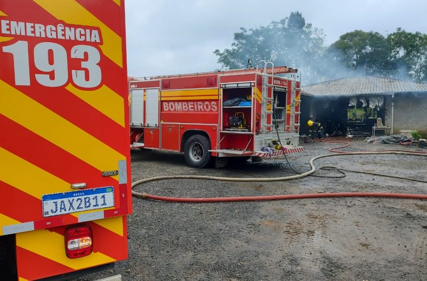  Incêndio em estufa de fumo causa prejuízo a produtor