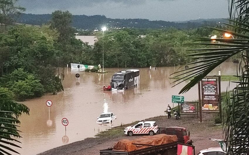  BR-470: rodovia tem dois pontos interditados