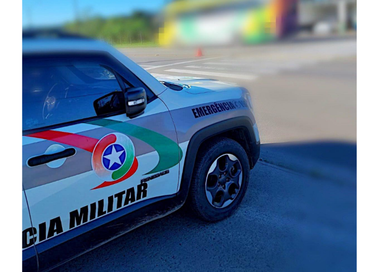  Motorista para carro e detém homem que agarrou menina de 9 anos