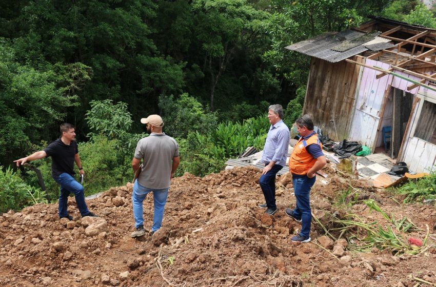  Obras do muro de contenção na Rua Jaraguá do Sul são vistoriadas