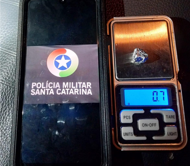  Polícia Militar localiza Crack em abordagem veicular