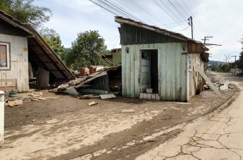  Devastada por enchente, Trombudo Central adota toque de recolher para evitar furtos