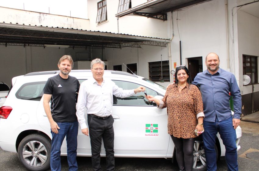  Centro Municipal de Autismo recebe novo veículo