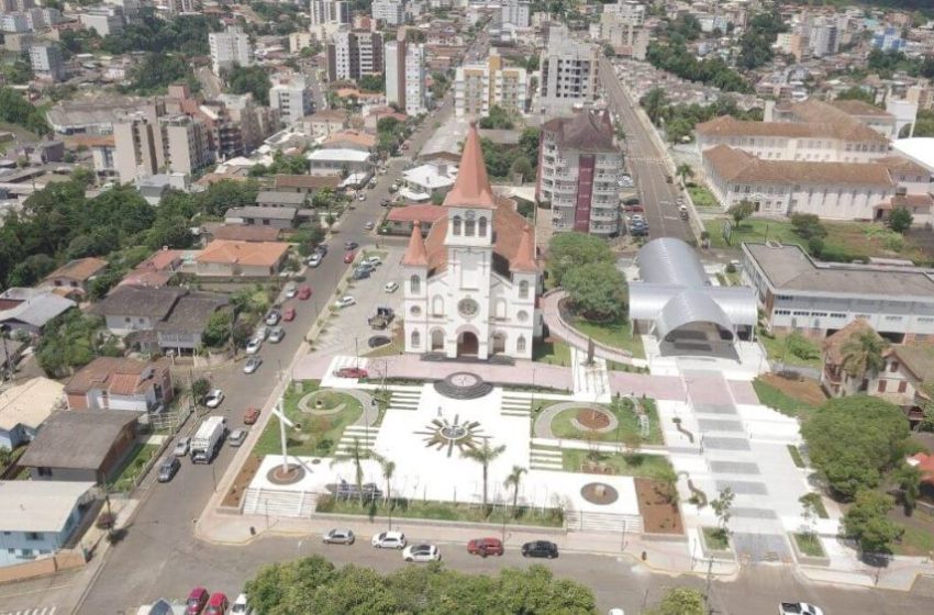  Cidade de SC abre concurso com salário de R$ 25 mil; veja vagas e prazo de inscrição