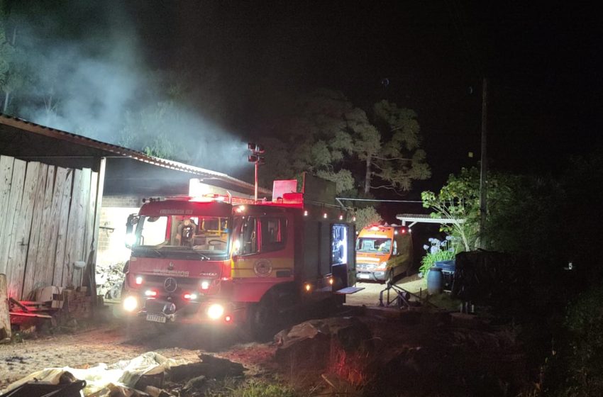  Incêndio atinge estufa de fumo na madrugada desta sexta-feira