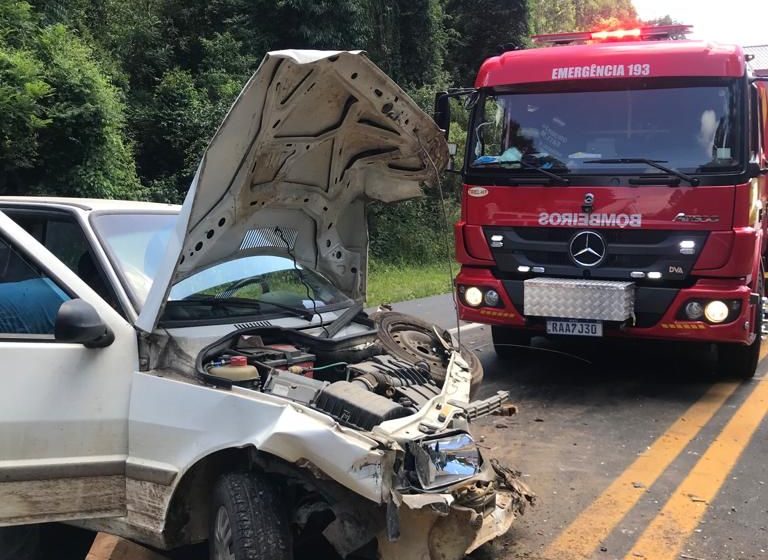  Homem fica ferido gravemente em acidente envolvendo quatro veículos