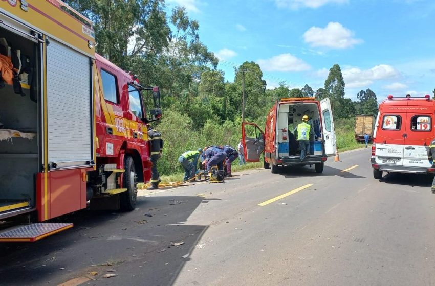  Duas pessoas ficaram feridas em acidente na manhã desta terça-feira