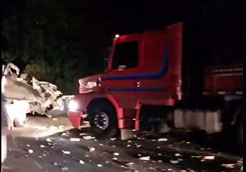  Motorista morre em acidente envolvendo seis veículos na BR-101