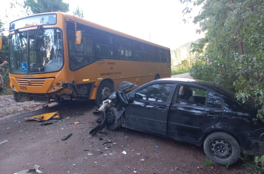 Colisão frontal entre carro e ônibus no bairro lençol