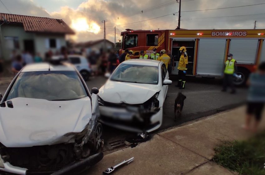  Acidente envolvendo três carros resta em uma pessoa ferida