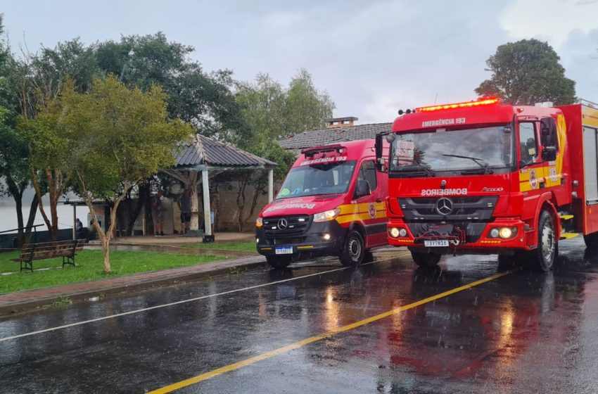  Homem cai em rio durante pescaria