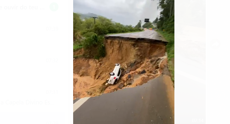  BR-470 é totalmente interditada em Rio do Sul após deslizamento de terra