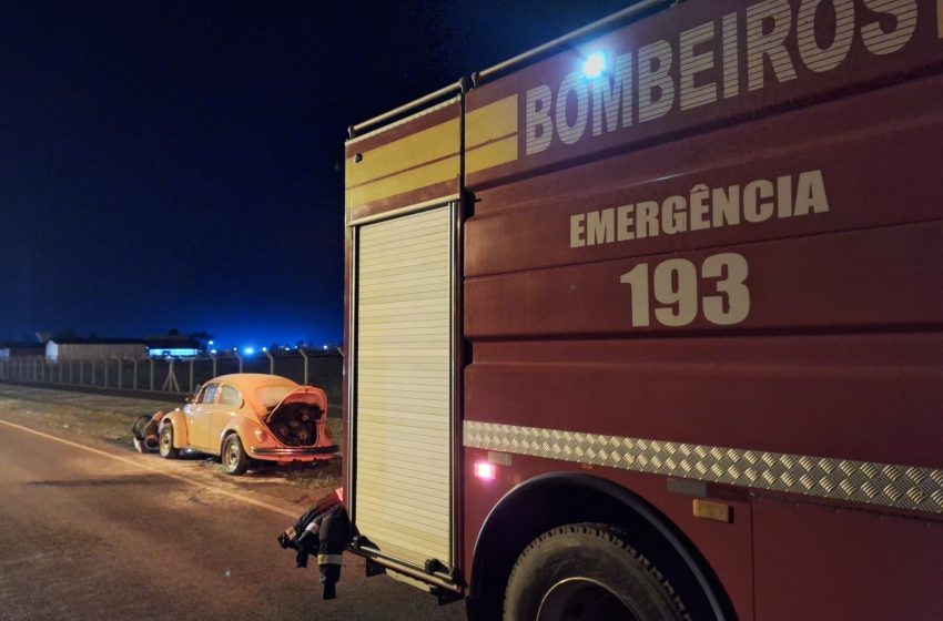  Motor de fusca pega fogo em via pública