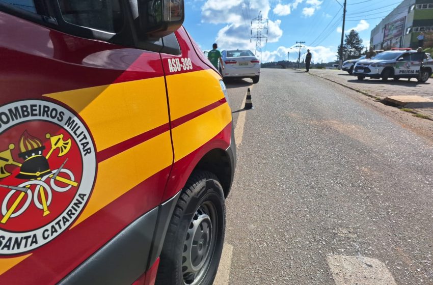  Carro e moto colidem no Colonial