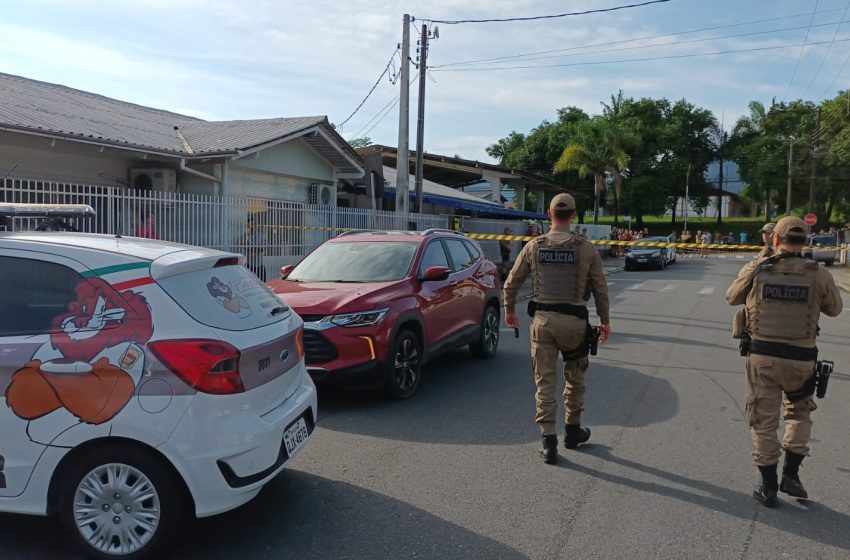  Suspeitos de assassinar homem em frente a creche de Indaial são presos em SP