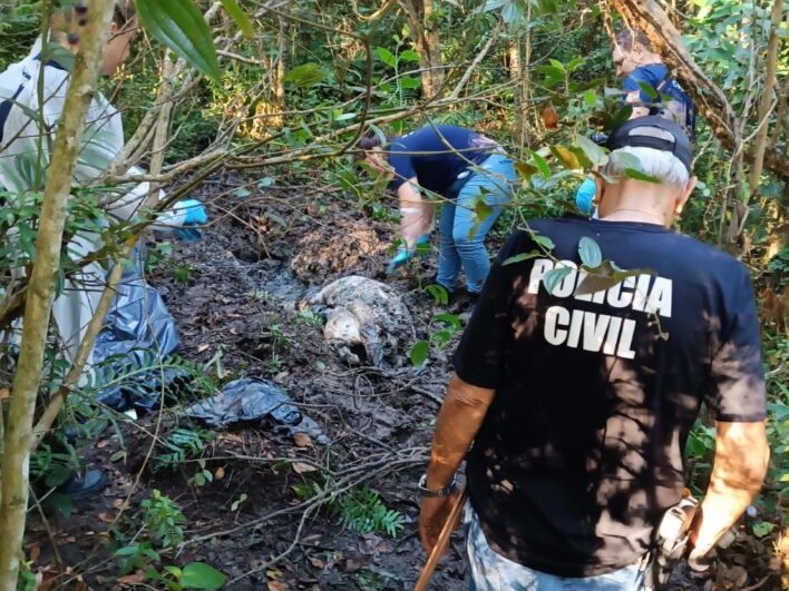  Delegacia de homicídios encontra corpo enterrado