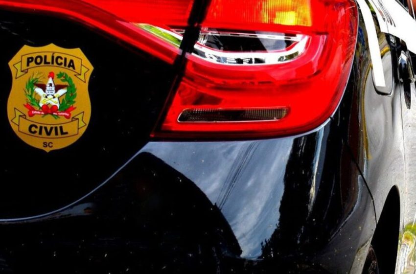  Polícia investiga morte de homem encontrado dentro de rio no Vale do Itajaí