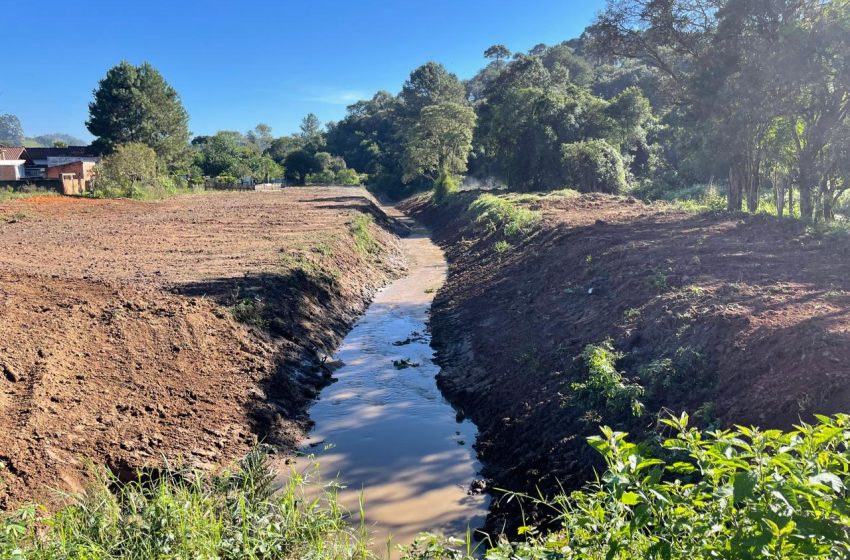  Rio passa por limpeza em Serra Alta