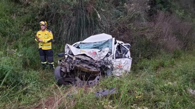  Três mulheres morrem ao baterem carro de prefeitura contra caminhão