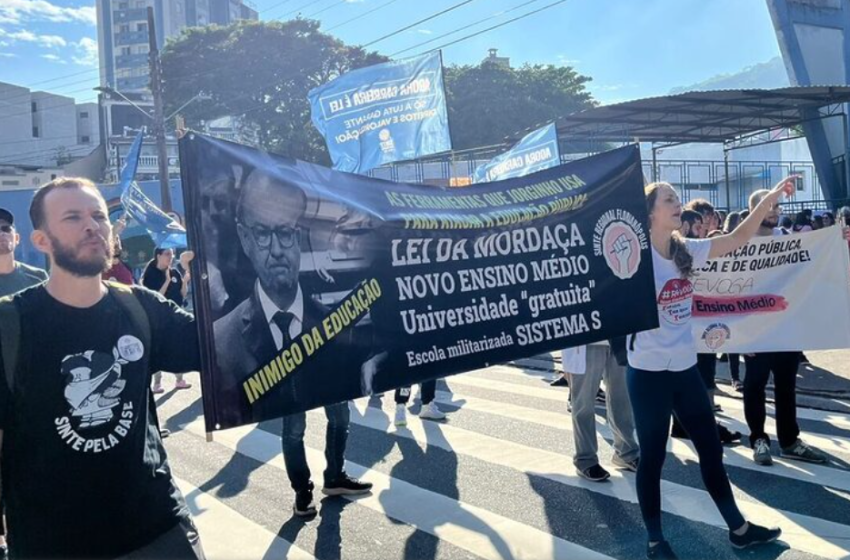  Professores de Santa Catarina entram em greve nesta terça-feira