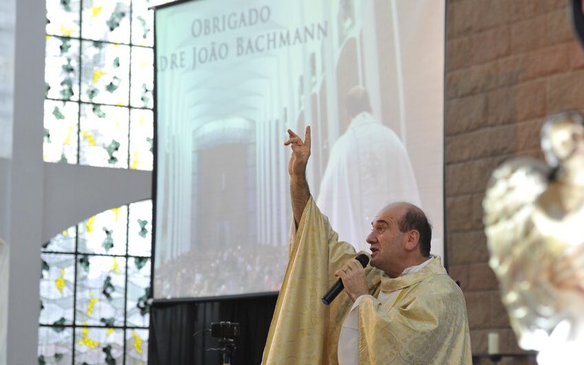  Padre é amarrado durante assalto a igreja