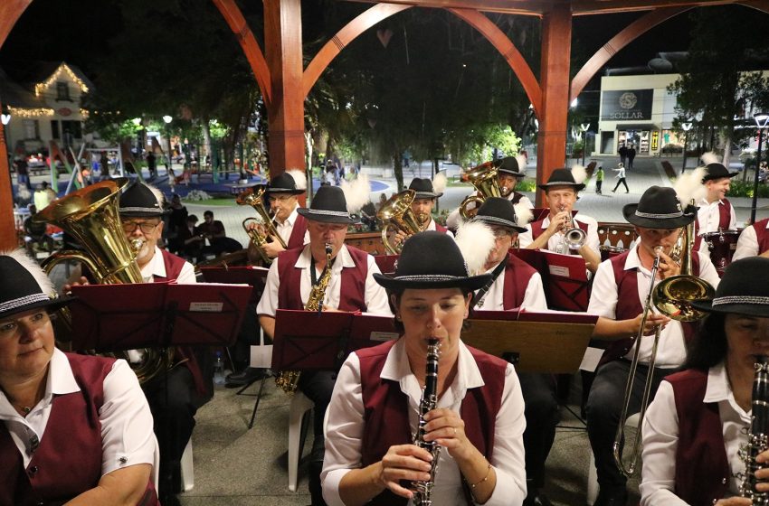  Retreta especial do Dia das Mães