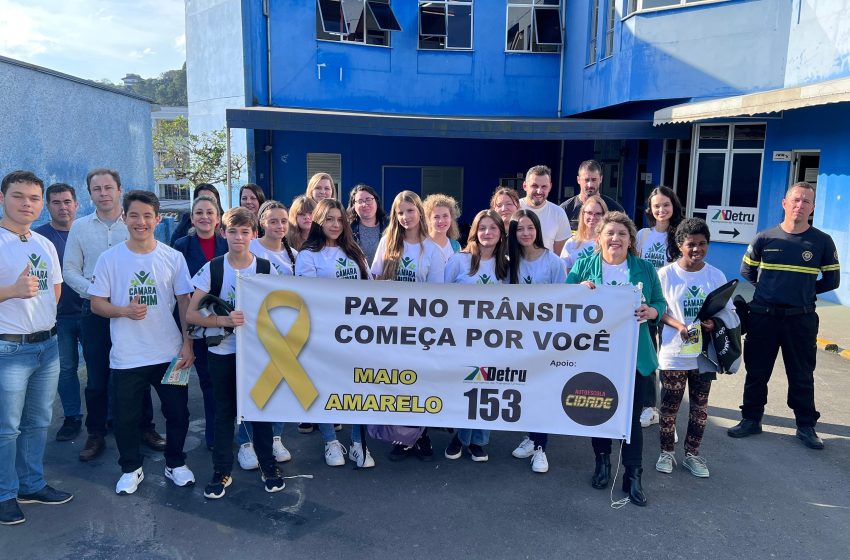  Vereadores mirins conhecem trabalho do Detru