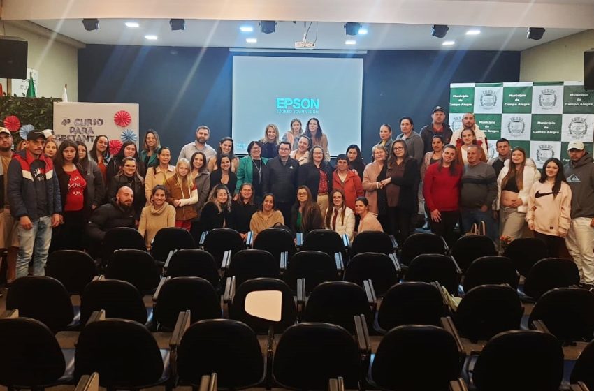  Gestantes e acompanhantes recebem curso