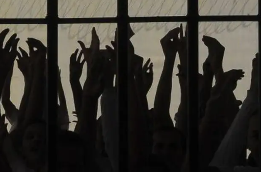  Congresso derruba veto e proíbe saída temporária de presos