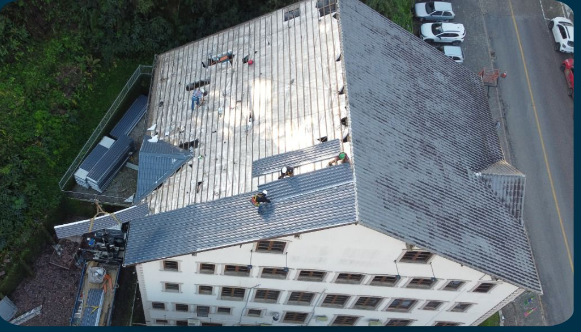  Prédio da Câmara de Vereadores recebe telhado novo