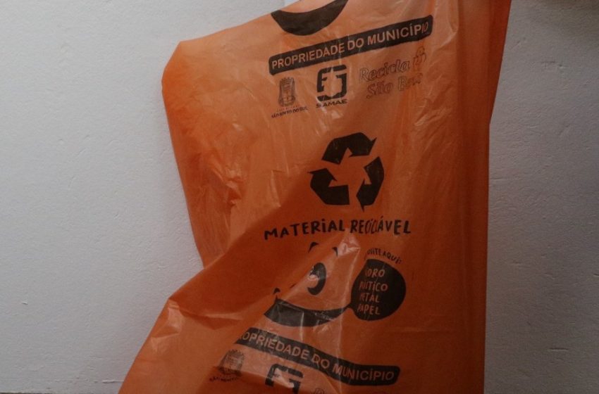 SAMAE segue com entregas dos sacos laranjas