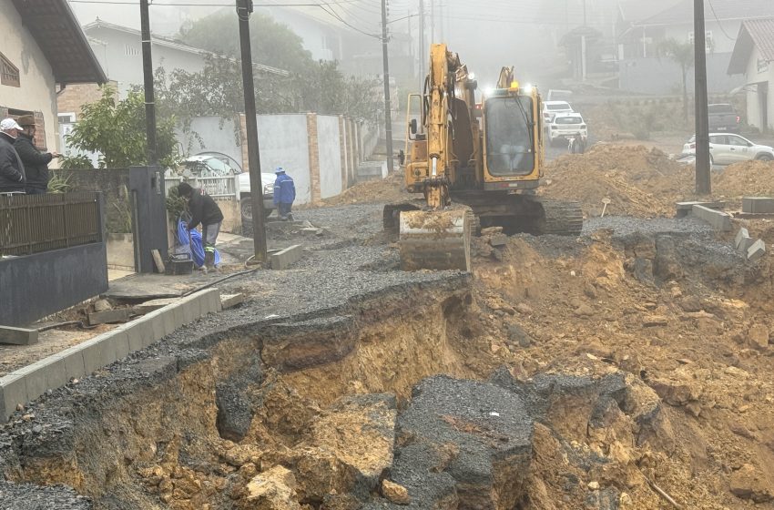  PREJUÍZO: Rua desmoronou no bairro Rio Negro