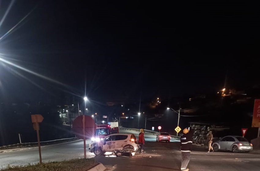  Motociclista é encaminhado ao hospital com suspeita de fratura