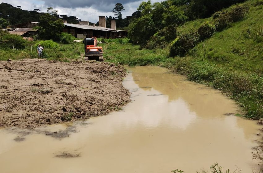  Limpeza de rio na Estrada Paraná