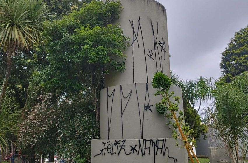  Praça Centenário é alvo de vândalos