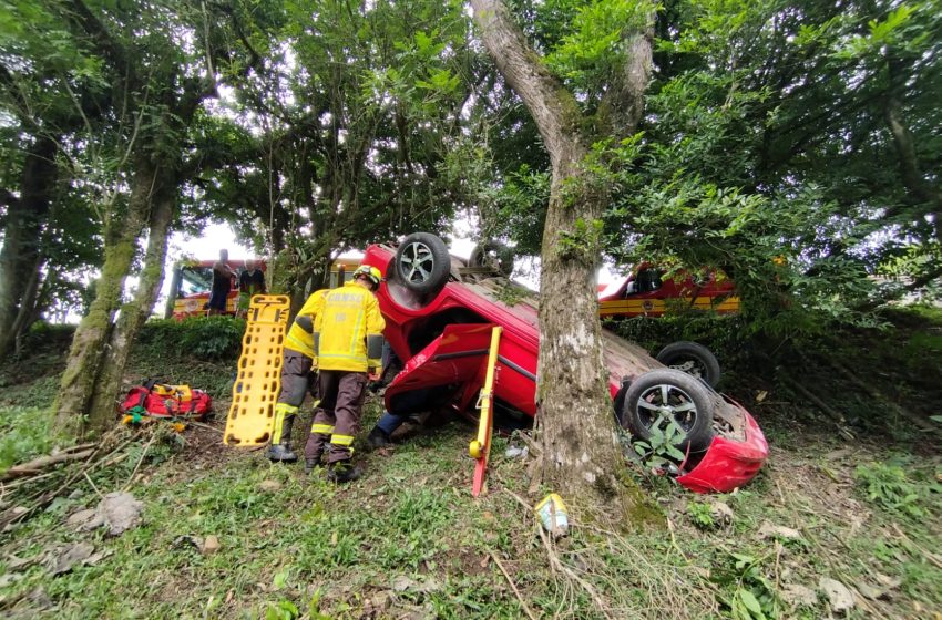  Três vítimas em acidente no bairro Alpino