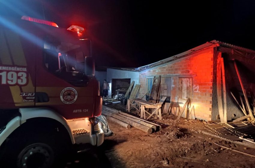  Fogo destrói duas estufas de fumo
