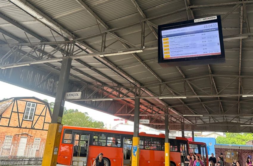 Informação em tempo real no terminal de passageiros do centro
